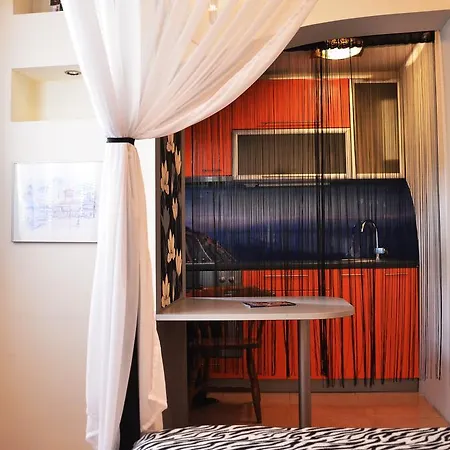 Kalonis Hostel *