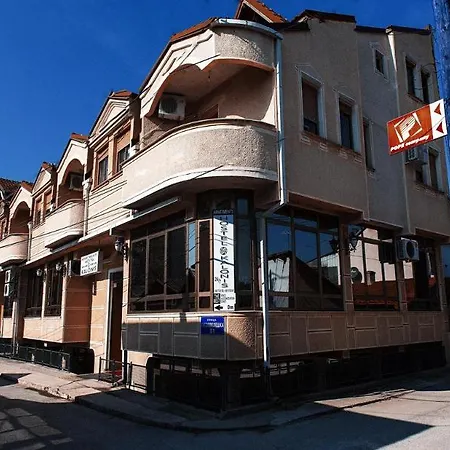 Kalonis Hostel *