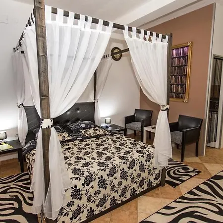 Kalonis Hostel *