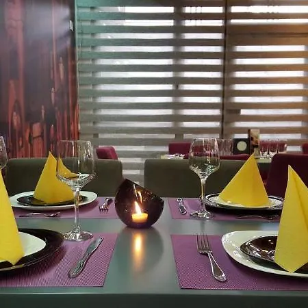 Kalonis Hostel *