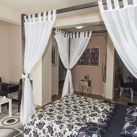 Kalonis Hostel