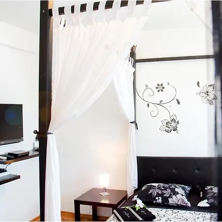 Kalonis Hostel *